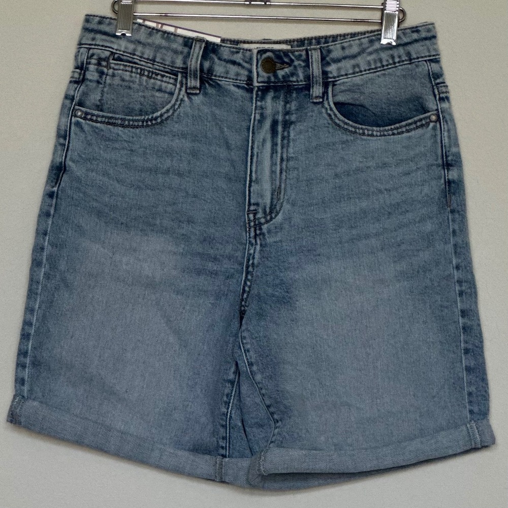 NEW Wrangler Women's High Rise Denim Shorts Light Blue Size 4 Cuffed 8" 5-Pocket